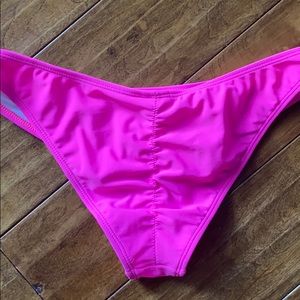 🙂nwot hot pink cheeky bikini